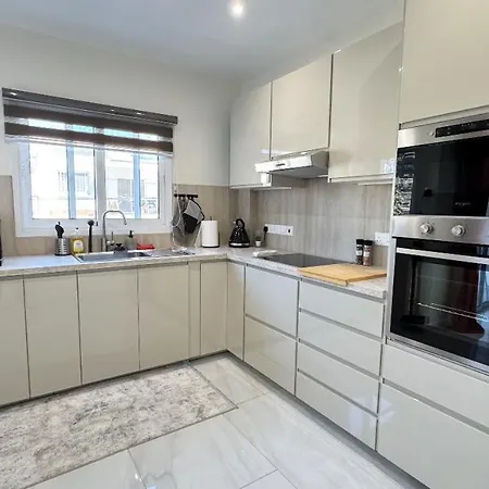 Daire Luxury 2 Bedroom In In Faneromeni Area *